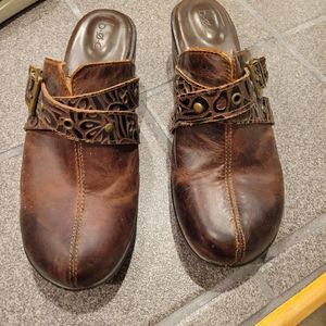 Brown leather clogs/mules
